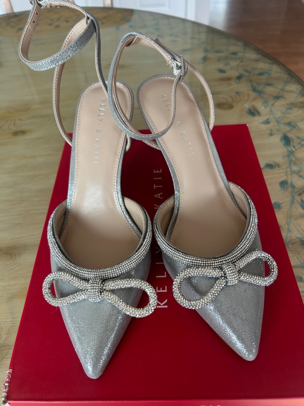 Kelly & Katie Silver Pointed Toe Ankle-Strap Pumps with Rhinestone Bow size 8.5M